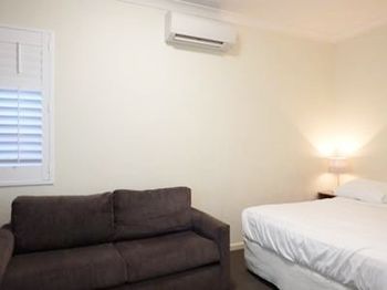 Naughtons Parkville Hotel - St Kilda Accommodation 1