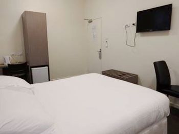 Naughtons Parkville Hotel - St Kilda Accommodation 4