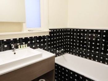 Naughtons Parkville Hotel - St Kilda Accommodation 11