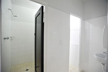 The Lakes Hotel - St Kilda Accommodation 0