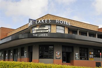 The Lakes Hotel - St Kilda Accommodation 1