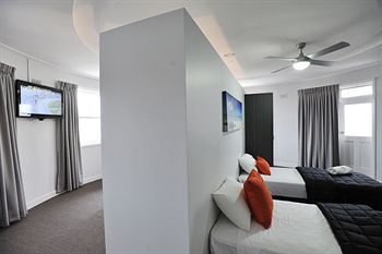 The Lakes Hotel - St Kilda Accommodation 6