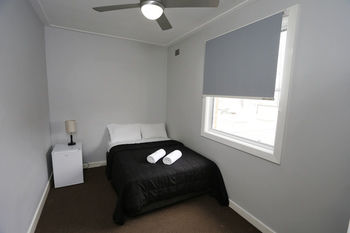 The Lakes Hotel - St Kilda Accommodation 9
