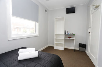 The Lakes Hotel - St Kilda Accommodation 10