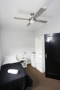 The Lakes Hotel - St Kilda Accommodation 12