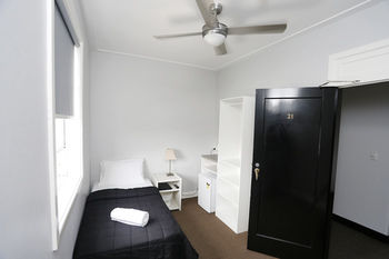 The Lakes Hotel - St Kilda Accommodation 13