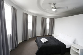 The Lakes Hotel - St Kilda Accommodation 18