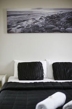 The Lakes Hotel - St Kilda Accommodation 19