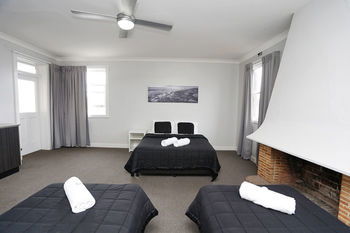 The Lakes Hotel - St Kilda Accommodation 21
