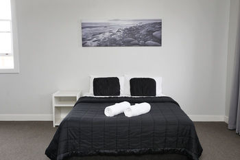 The Lakes Hotel - St Kilda Accommodation 23