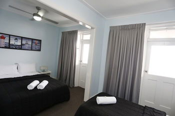 The Lakes Hotel - St Kilda Accommodation 24