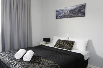 The Lakes Hotel - St Kilda Accommodation 25