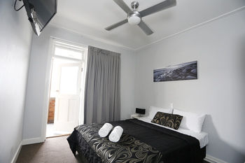 The Lakes Hotel - St Kilda Accommodation 29