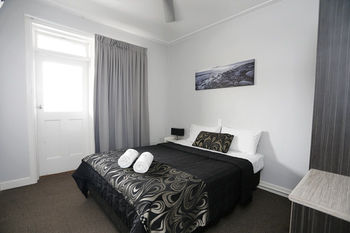 The Lakes Hotel - St Kilda Accommodation 31