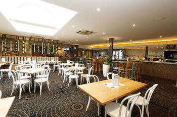The Lakes Hotel - St Kilda Accommodation 43