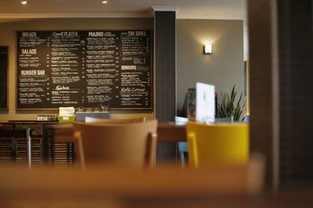 The Lakes Hotel - St Kilda Accommodation 44
