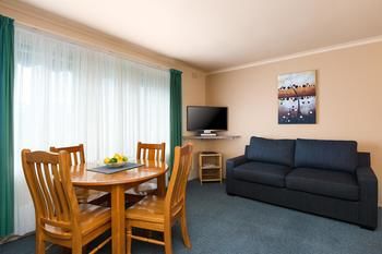 Best Western Fawkner Suites & Serviced Apartments - St Kilda Accommodation 13