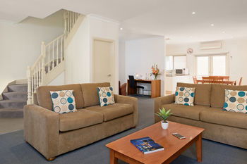 Apartments @ Kew Walpole Gardens - Kew Serviced Townhouses - St Kilda Accommodation 4