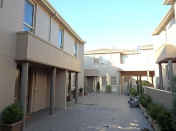 Apartments @ Kew Walpole Gardens - Kew Serviced Townhouses - St Kilda Accommodation 12