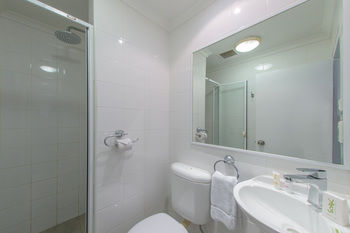 Quality Hotel CKS Sydney Airport - St Kilda Accommodation 0