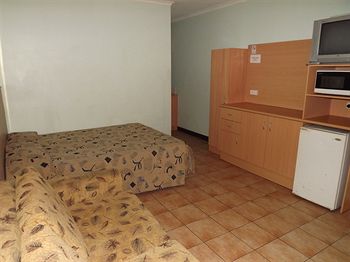 Palm Court Budget Motel Hostel/Backpackers - St Kilda Accommodation 4