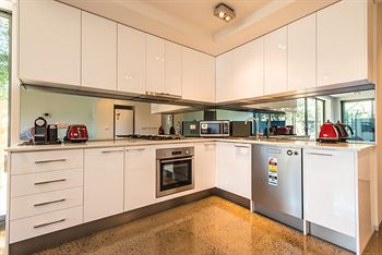 Orange Serviced Apartment - St Kilda Accommodation 5