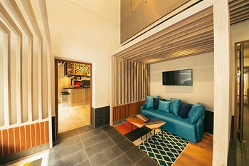 Brady Hotels - St Kilda Accommodation 1