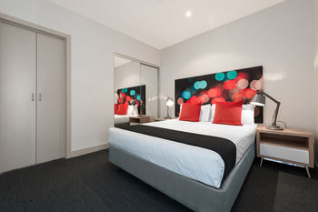 BreakFree On Collins - St Kilda Accommodation 13