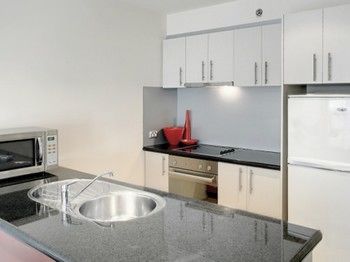 Plum Collins Street Serviced Apartments - St Kilda Accommodation 2