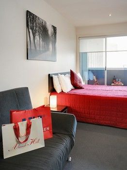 Plum Collins Street Serviced Apartments - St Kilda Accommodation 3