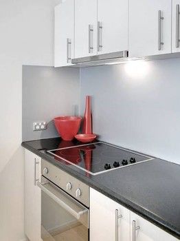Plum Collins Street Serviced Apartments - St Kilda Accommodation 11