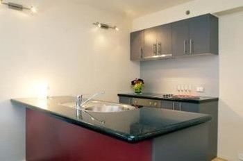 Plum Collins Street Serviced Apartments - St Kilda Accommodation 18