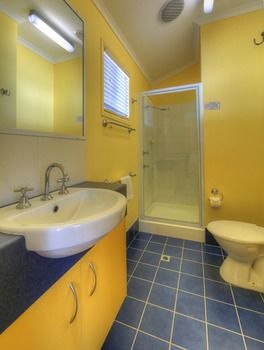 Alex Beach Cabins - St Kilda Accommodation 2
