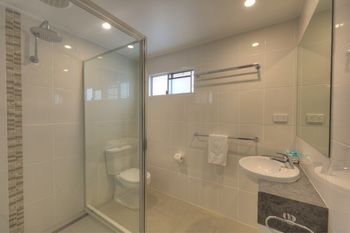 Alex Beach Cabins - St Kilda Accommodation 6