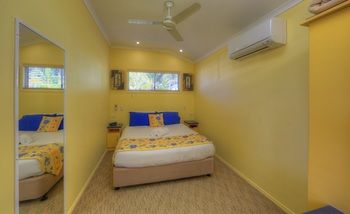 Alex Beach Cabins - St Kilda Accommodation 11