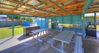 Alex Beach Cabins - St Kilda Accommodation 18
