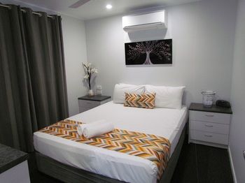 Alex Beach Cabins - St Kilda Accommodation 21