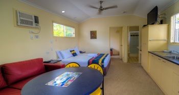 Alex Beach Cabins - St Kilda Accommodation 25