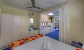 Alex Beach Cabins - St Kilda Accommodation 26