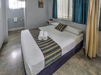 Alex Beach Cabins - St Kilda Accommodation 30