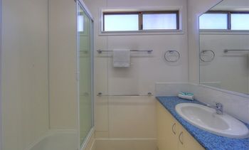 Alex Beach Cabins - St Kilda Accommodation 31