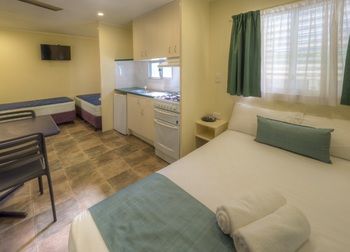 Alex Beach Cabins - St Kilda Accommodation 35