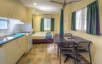 Alex Beach Cabins - St Kilda Accommodation 36