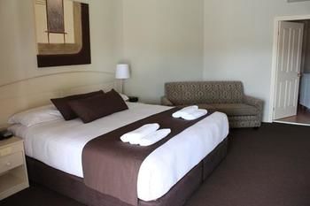 Bowen Inn Motel - St Kilda Accommodation 1