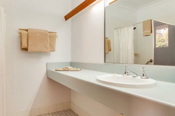 Forresters Beach Resort - St Kilda Accommodation 1