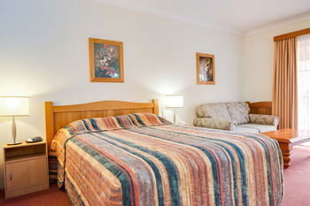 Forresters Beach Resort - St Kilda Accommodation 2