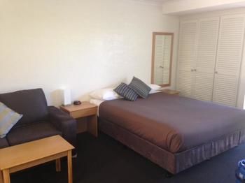Bathurst Apartments - St Kilda Accommodation 12