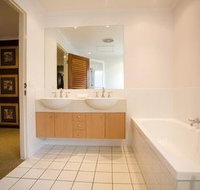 Skippers Cove Waterfront Resort - St Kilda Accommodation