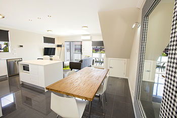 Astina Serviced Apartments - Parkside - St Kilda Accommodation 4