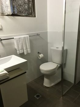 Avoca Beach Hotel & Resort - St Kilda Accommodation 4